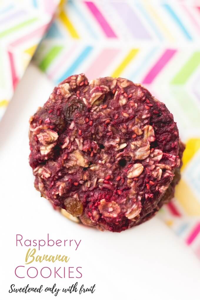 Raspberry Banana Cookies made with only 4 ingredients. A perfect recipe for kids to make and a healthy snack for them to enjoy. Great for blw (baby-led weaning)