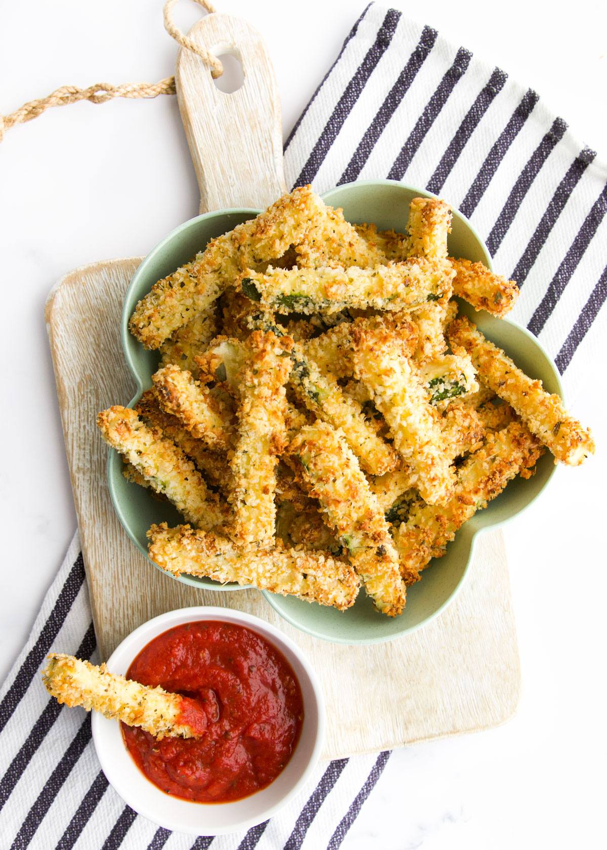 Courgette Fries in Bowl with DIp.